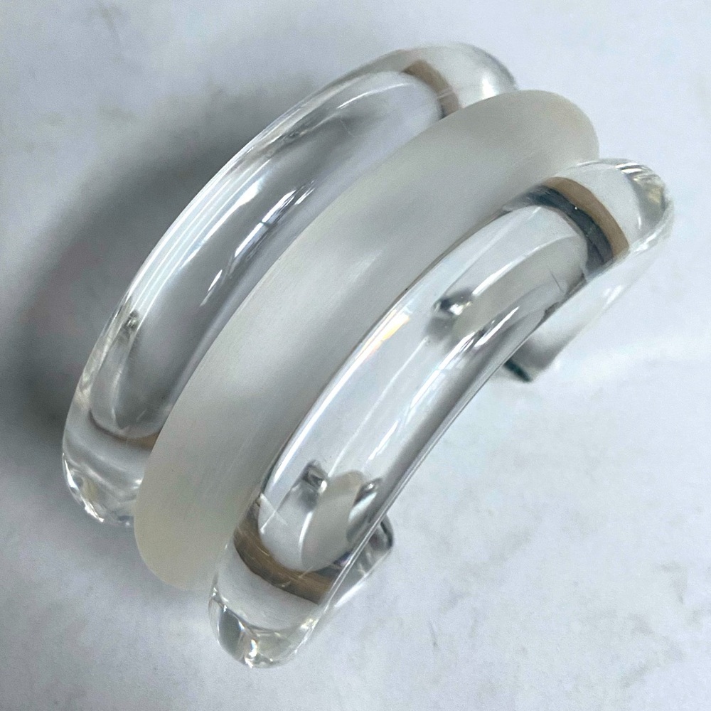 RARE 80s VTG JUDITH HENDLER Clear &Translucent White Lucite Cuff Bracelet Signed - Picture 6 of 6
